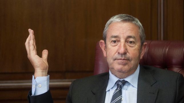 cobos, positivo: respaldo que la telefonia celular sea un servicio publico