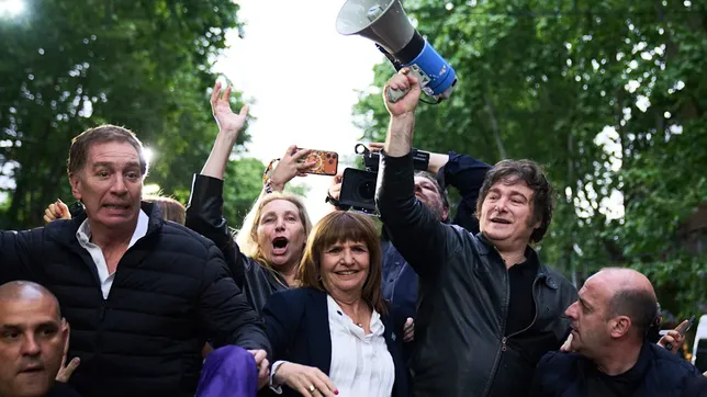 Karina Milei, Javier Milei y Diego Santilli.