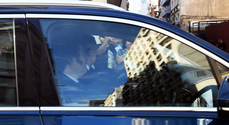 Javier Milei deja el Hotel Libertador para dirigirse a Casa Rosada (Foto: Télam) Javier Milei deja el Hotel Libertador para dirigirse a Casa Rosada (Foto: Télam)