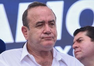 Guatemala profundizó su giro a la derecha en un balotaje con alta abstención