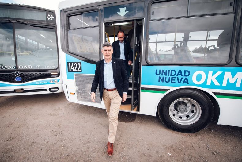 Daniel Passerini en el acto de presentación de nuevas unidades para el transporte urbano de pasajeros. 