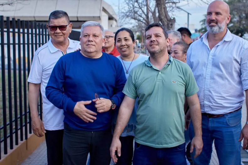 Gustavo Benedetti junto a su hermano Germ&aacute;n Benedetti, tras el triunfo en la interna radical.