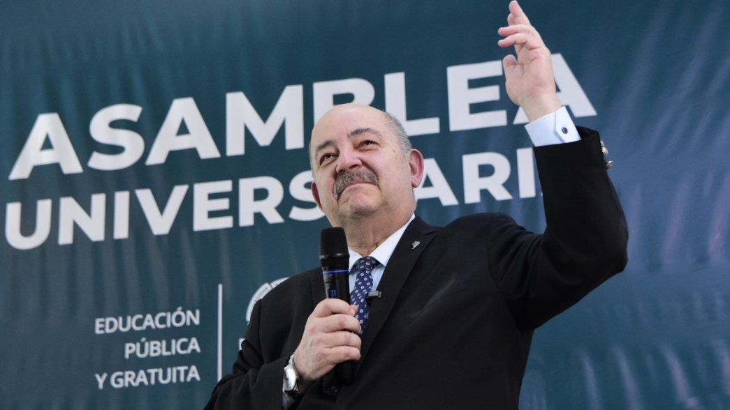 Fernando Tauber, el nuevo presidente de la UNLP, llamó a constuir desde las universidades una alternativa al modelo que expresa Javier Milei.