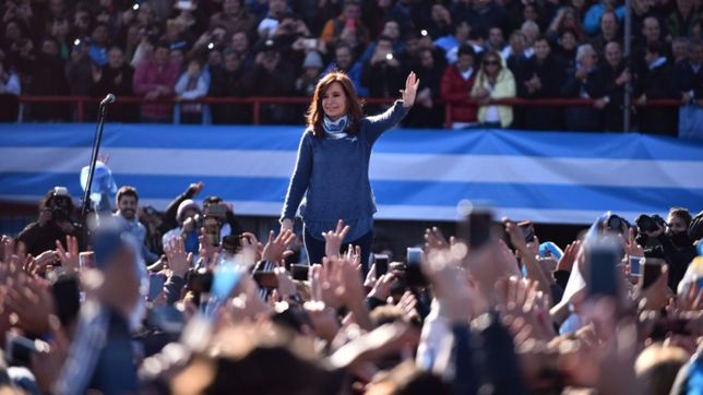 memorias y pistas del futuro: en un libro, cfk insinua que quiere volver