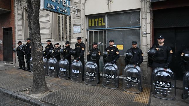 El Gobierno recuperó un hotel usurpado en Constitución que funcionaba como prostíbulo y búnker de drogas.
