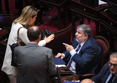 José Mayans, jefe de Unión por la Patria, habla con la oposición. 