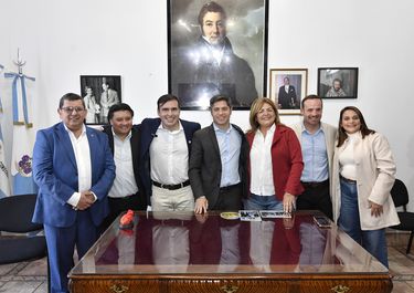 Axel Kicillof junto a los intendentes peronistas de Corrientes.