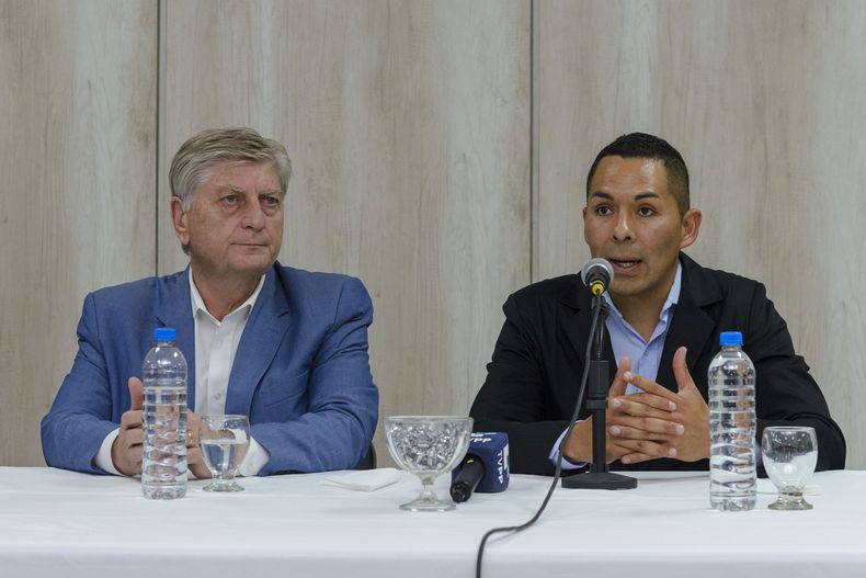 El gobernador de La Pampa Sergio Ziliotto y el intendente de 25 de Mayo Leonel Monsalve (PRO): unidos en el reclamo por las rutas de la patagonia.
