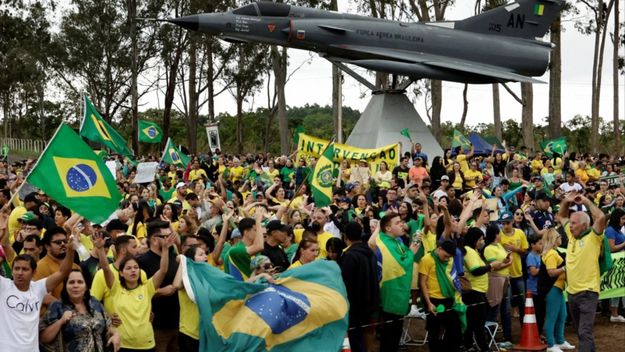 La rendición de Bolsonaro no calma a sus bases, que recalientan la calle