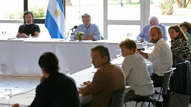 fernandez suma medicos al anuncio y blinda la cuarentena flexibilizada