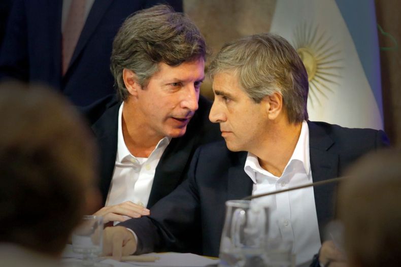 Toto Caputo con Santiago Bausili, titular del Banco Central