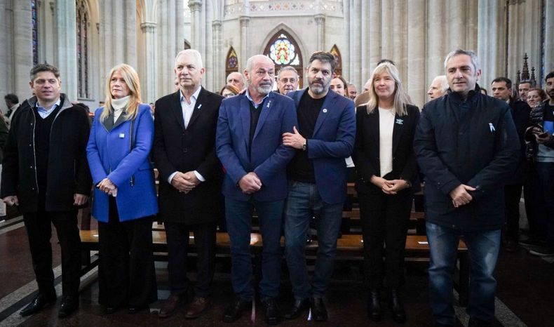 La prédica de Jorge Bergoglio llega a políticos bonaerenses en la catedral de La Plata