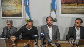 El intendente de la capital de La Pampa, Luciano di Nápoli, durante su anuncio.&nbsp;FOTO: www.radiokermes.com