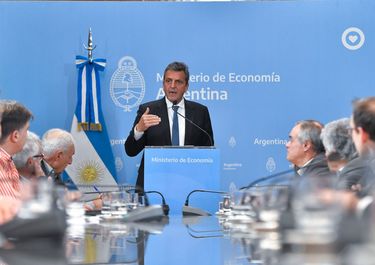 Massa, el ministro de los parches: un año de gestión, bajo la lupa de analistas