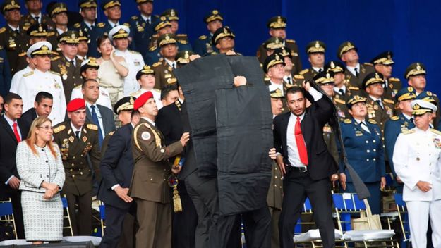 Tras el atentado, la oposición espera la revancha de Maduro