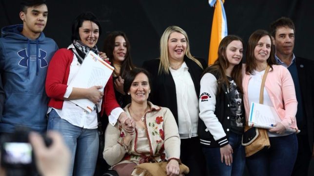 nuevo guino a la rosada: bertone compartio un acto con el candidato del pro