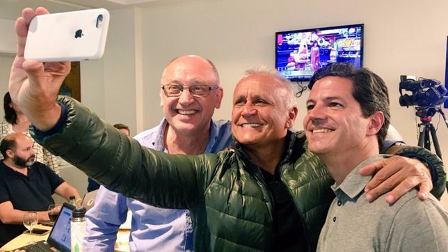 un radical y un macrista puro ya se disputan el botin socialista