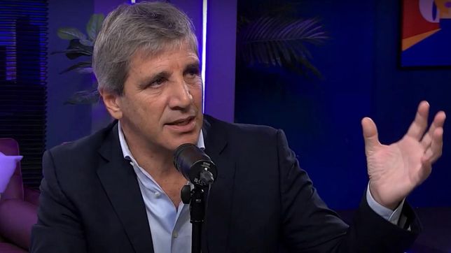 Toto Caputo anunció la posibilidad de un super IVA