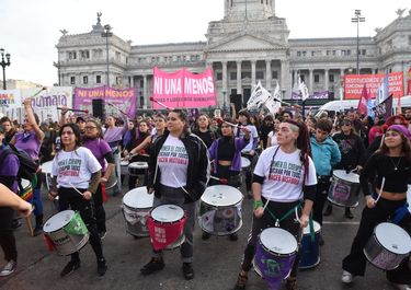 Ni una menos: marcha feminista frente al Congreso.