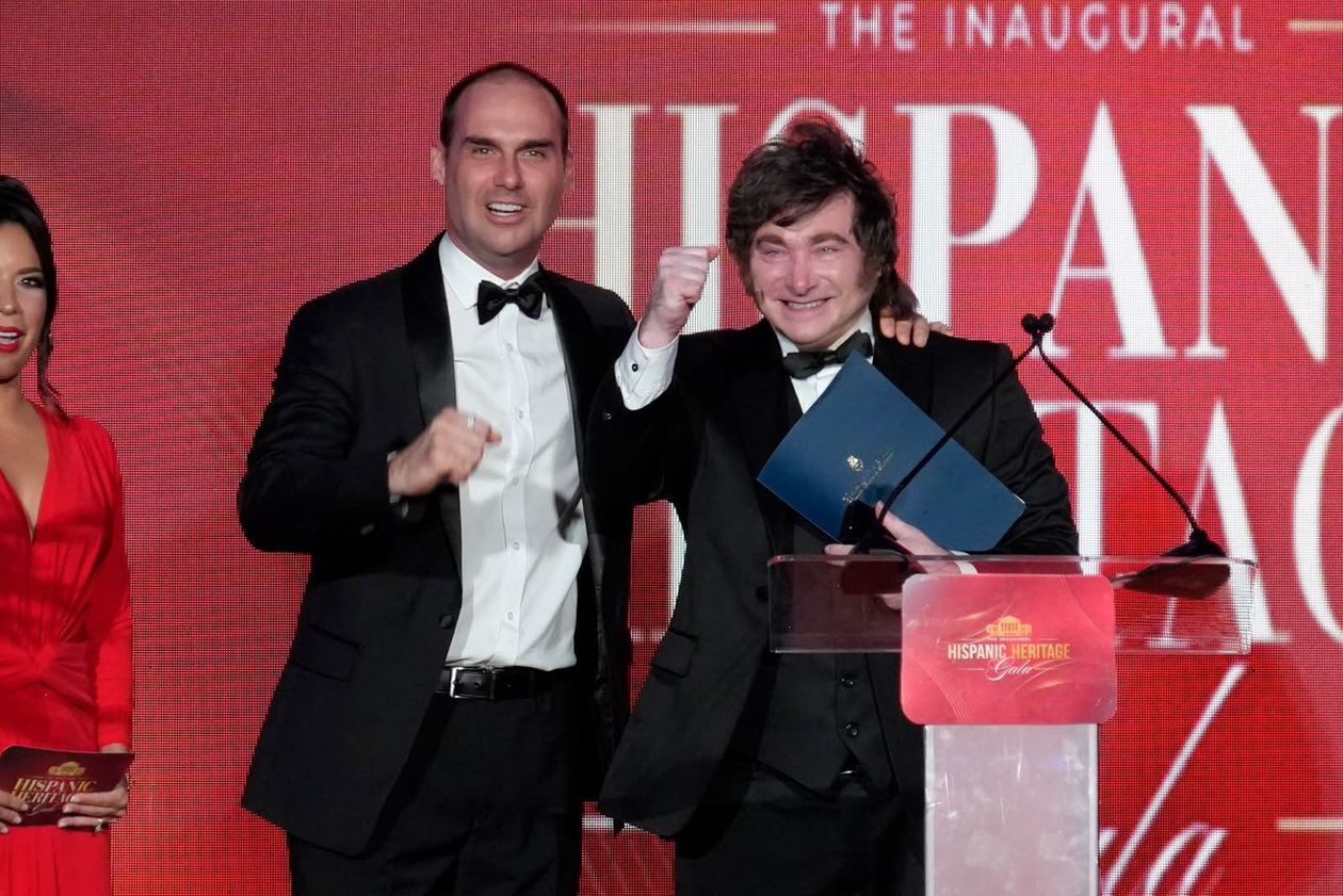 Javier Milei y Eduardo Bolsonaro coincidieron la semana pasada en la Gala Oficial del Mes de la Herencia Hispana realizada en Washington.
