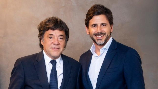 Gustavo Scaglione y el CEO de Telefé Darío Turovelzky, tras la compra del holding.