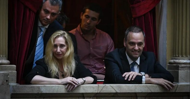 Karina Milei, junto a Manuel Adorni y Sebastián Pareja.&nbsp;