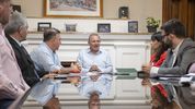 El Intendente de Río Cuarto, Guillermo De Rivas, reunido con los bloques opositores.&nbsp;