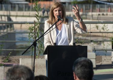 Rosario Romero, intendenta de&nbsp;Paraná, inauguró el Paseo del Sol con el acompañamiento de intendentes del PJ.