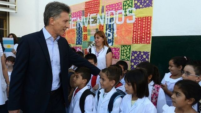 lejos del conflicto, macri va a corrientes a inaugurar el ciclo lectivo