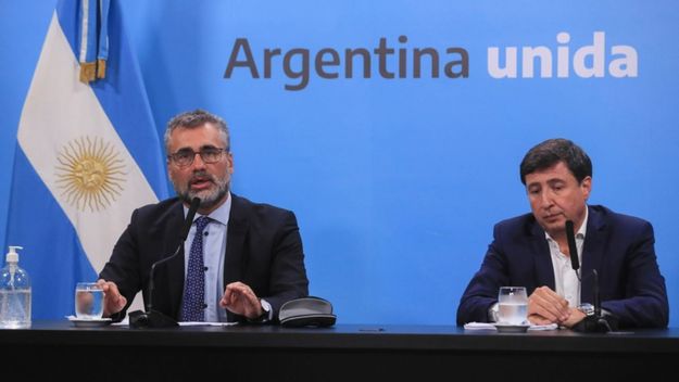 Acusados, al banquillo: la reacción oficial a los escándalos en emergencia