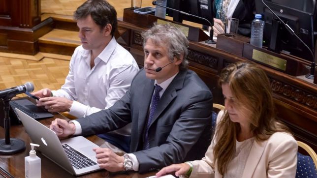 con el foco en educacion, felipe miguel expuso en la legislatura