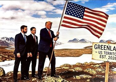 Escoltado por el vicepresidente J. D. Vance y por el canciller Marco Rubio, Donald Trump coloca la bandera estadounidense en Groenlandia, según un montaje publicado en las redes sociales por el presidente y por las cuentas oficiales de la Casa Blanca.