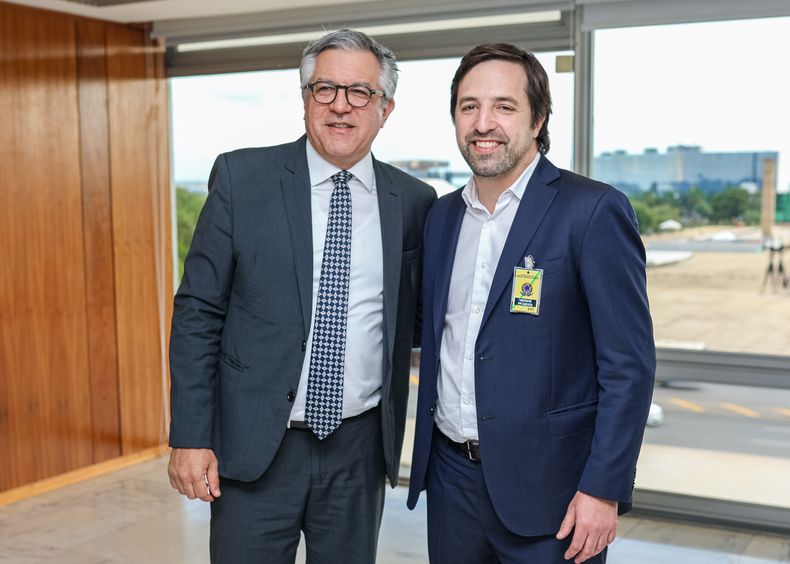 El ministro de Salud de Buenos Aires destacó la participación comunitaria tras un encuentro en Brasil
