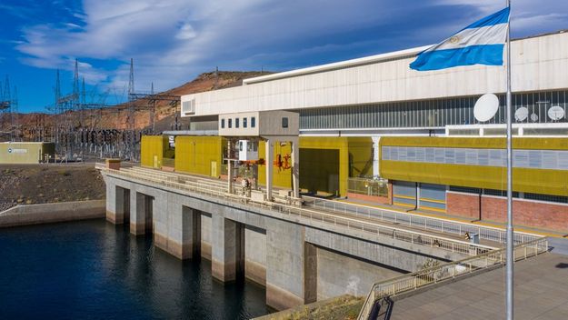 Los Neuss se quedaron con la hidroeléctrica Cerros Colorados