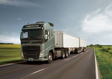 Losbitrenes en Argentina circulan principalmente por las RutasNacionales como la la RN 12 y RN 14 desde Zárate hasta Virasoro, yla RN 9 entre Córdoba y Buenos Aires. 
