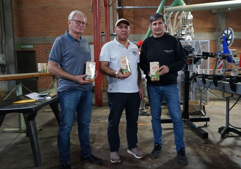 Desde Misiones, el sirio Omar Kassab (centro) gana mercados en el mundo árabe Desde Misiones, el sirio Omar Kassab (centro) gana mercados en el mundo árabe