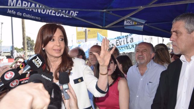 cfk les aviso al gobierno y al pj soft que se pinta la cara para ir al senado cfk les aviso al gobierno y al pj soft que se pinta la cara para ir al senado