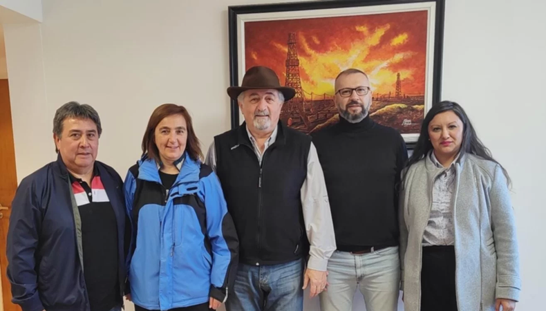 El intendente electo de Comodoro Rivadavia, Othar Macharashvili, recibió al precandidato de Unión por la Patria en Chubut, Fabricio Petrakosky.