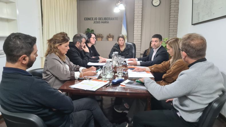 Sesi&oacute;n nocturna: el radicalismo de Jes&uacute;s Mar&iacute;a defendi&oacute; el apoyo de Luis Picat al doble veto de Javier Milei.