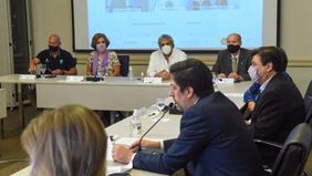 El Gobierno acordó con los gremios docentes un aumento del 34,6%