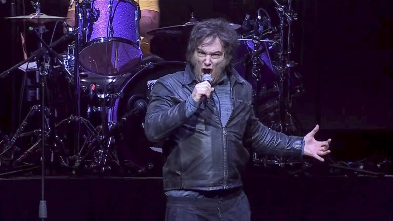 Javier Milei, más cerca de volver al mercado voluntario de deuda