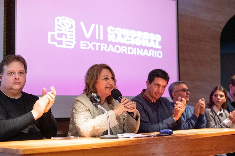 Mónica Fein en la apertura del congreso partidario.
