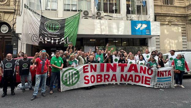 Trabajadores resisten el plan de ajuste de Federico Sturzenegger en el INTA.