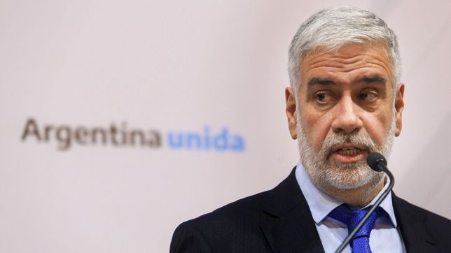 ni milagros ni nada: el cristinista feletti le presento la renuncia al presidente