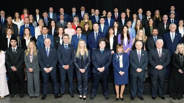 Javier Milei junto a los candidatos de La Libertad Avanza en todo el país.
