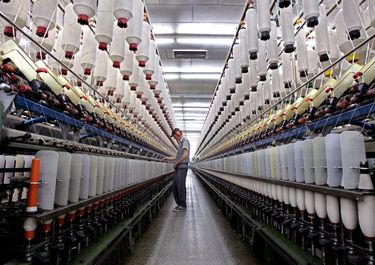 Las textiles en crisis por las importaciones de Javier Milei