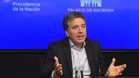 “Mentiras” y video: Dujovne salta al barro para refutar a Fernández