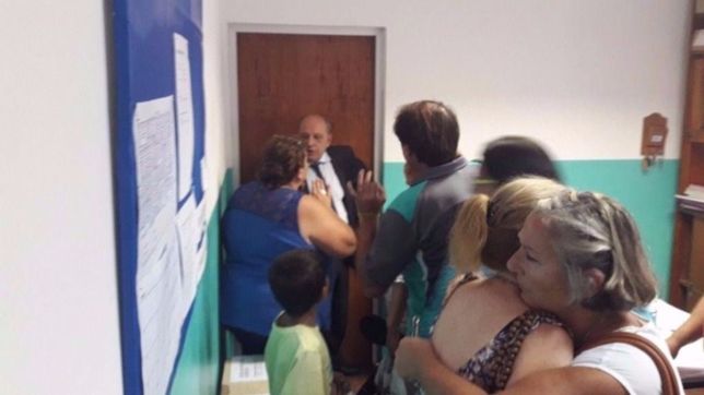 en medio del conflicto docente, arroyo protagonizo escandalo en una escuela