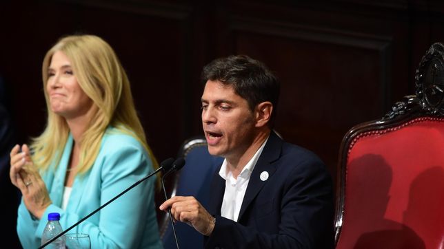 Axel Kicillof, en la Legislatura, con Javier Milei en la mira.