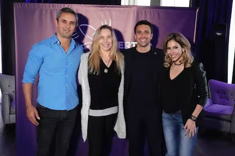 Romina Diez junto a Karina Milei, Martin Menem y Juan Pedro Aleart.